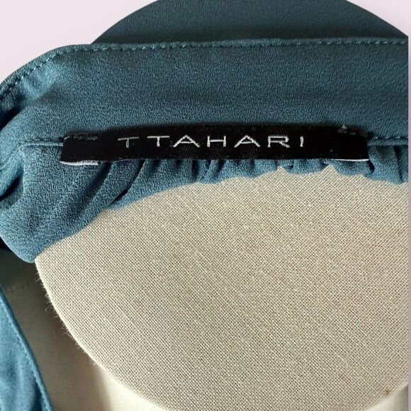 T TAHARI Slate Blue Inverted Pleat Long Sleeve Split Neck Blouse | Medium - Picture 3 of 4